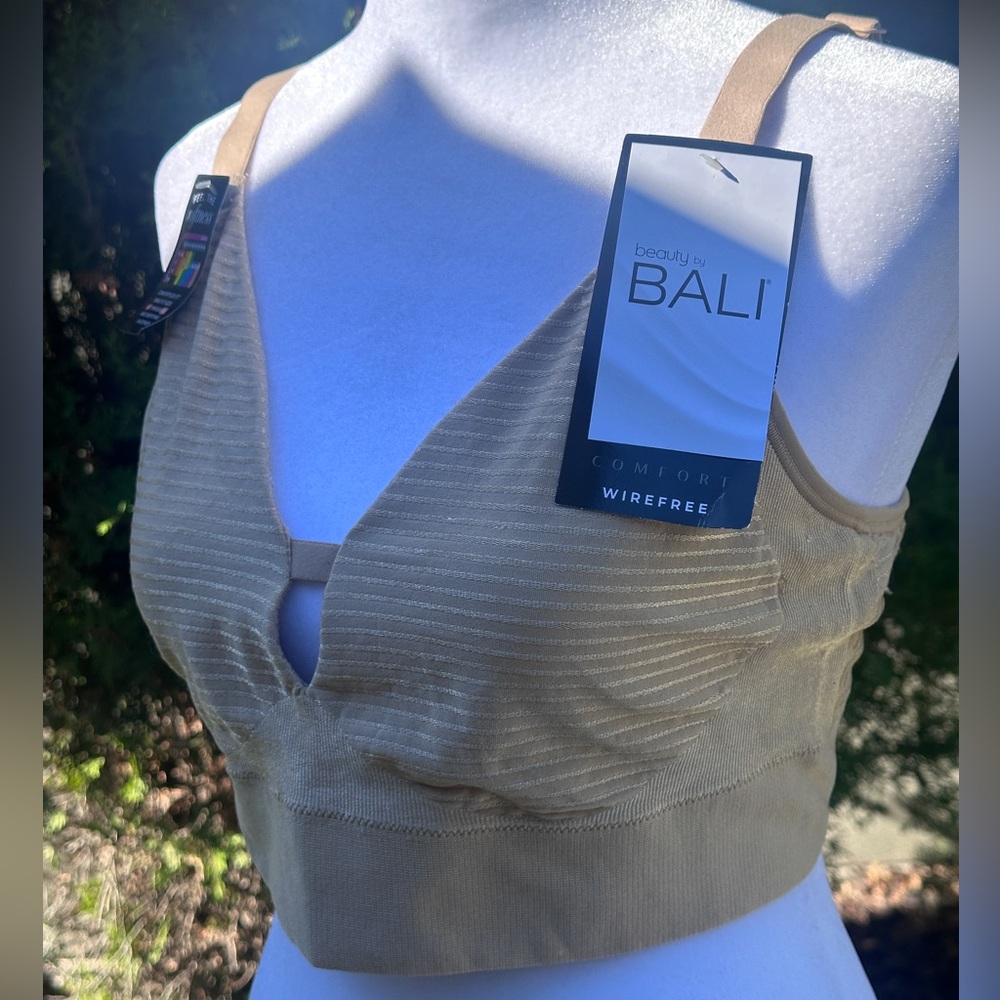 NWT Women’s Bali Comfort Flex Wirefree Nylon Spandex Bra Nude/Beige XL - Picture 2 of 7